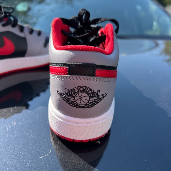 Jordan's 5.5Y - Picture 5 of 6